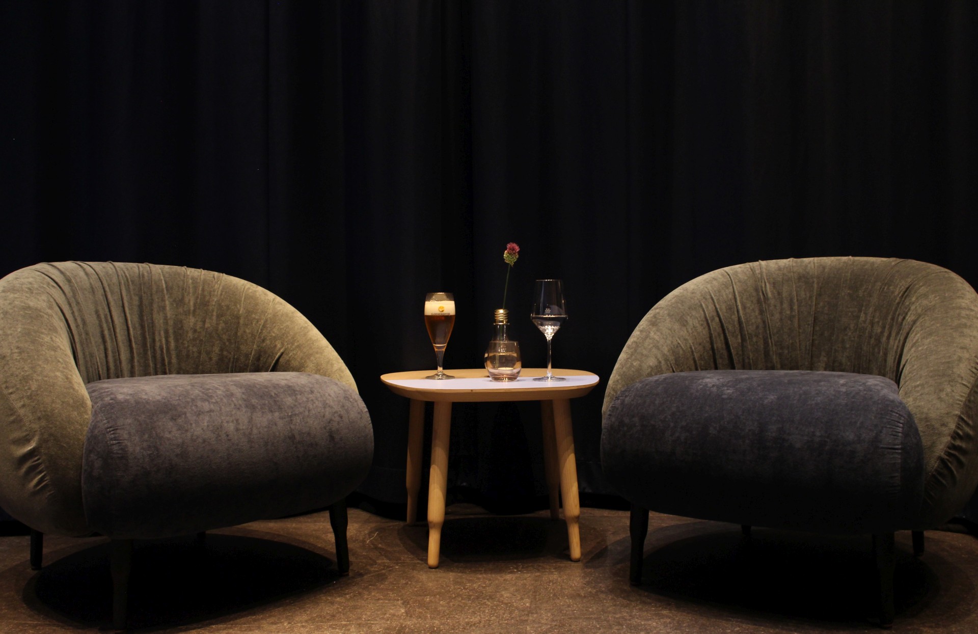 Restaurant: Die Rotunde. Zwischen Hauptgastraum und Copa. Bei Bedarf separierbar. Ansonsten sind alle Bereiche offen und miteinander verbunden und von jeder Position einsehbar. - Restaurant Maracana