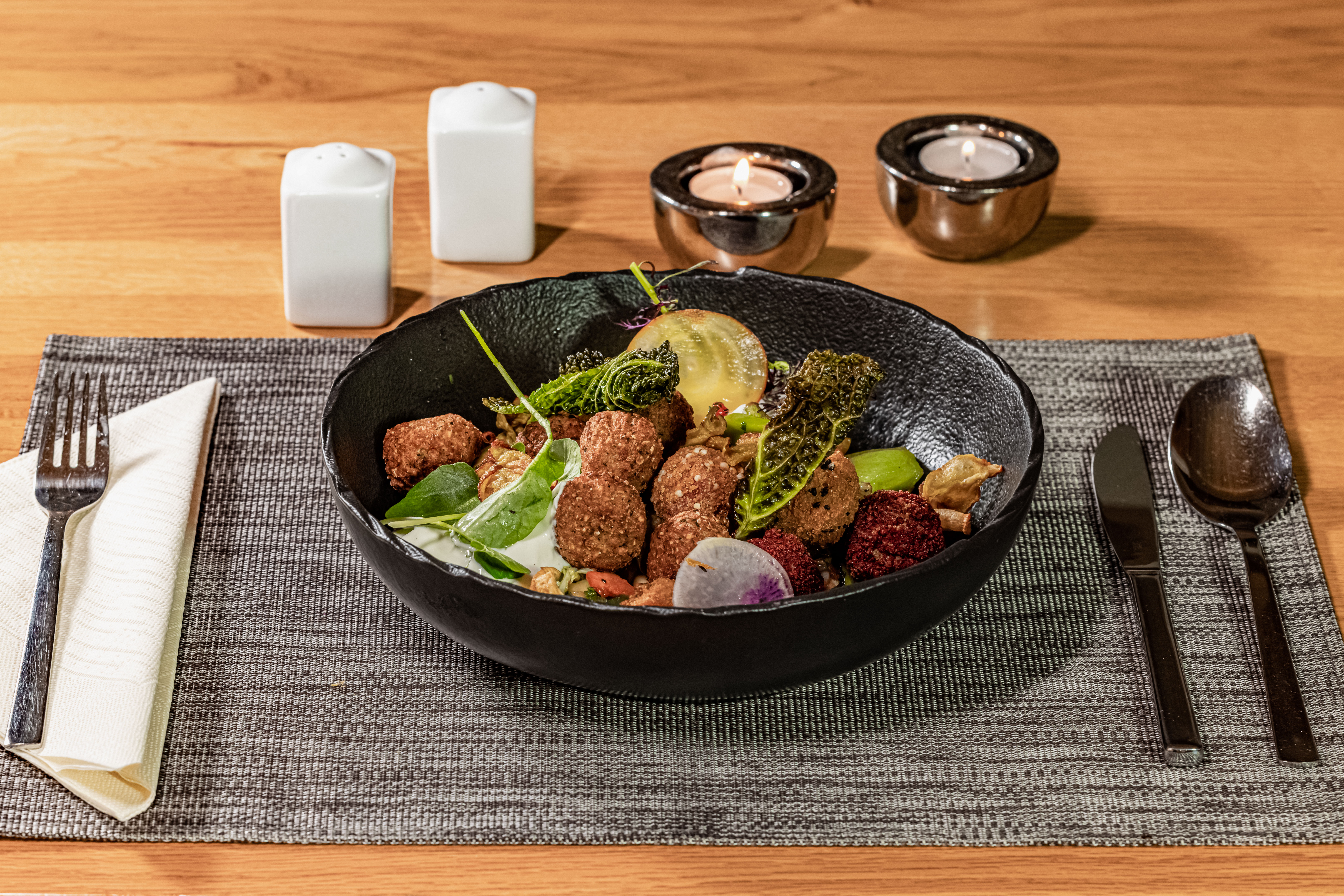 Restaurant: nawu_Restaurant_Falafebällchen_Wokgemüse - nawu Restaurant