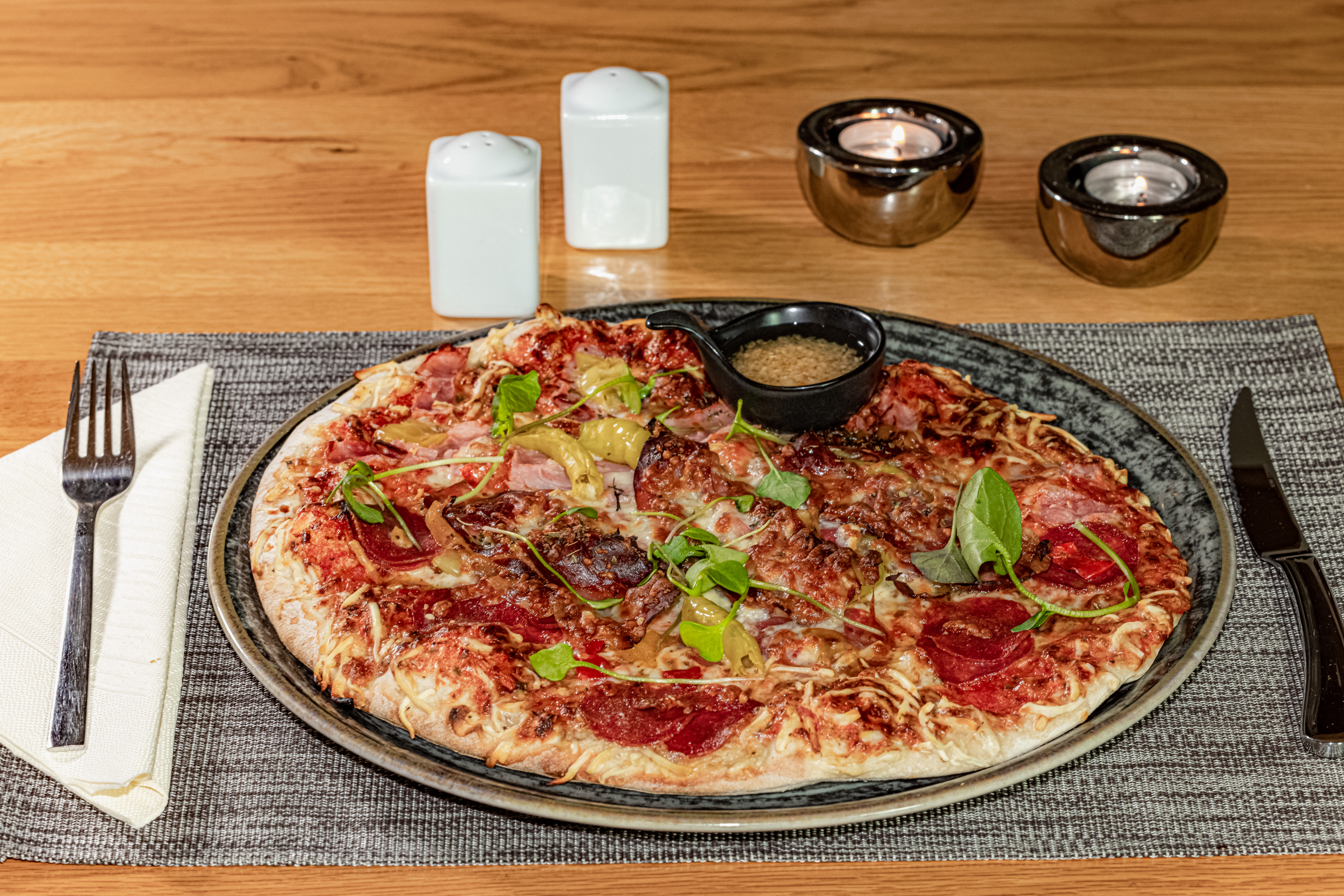 Restaurant: nawu_Restaurant_Hauspizza_Margharita_Salamipizza - nawu Restaurant