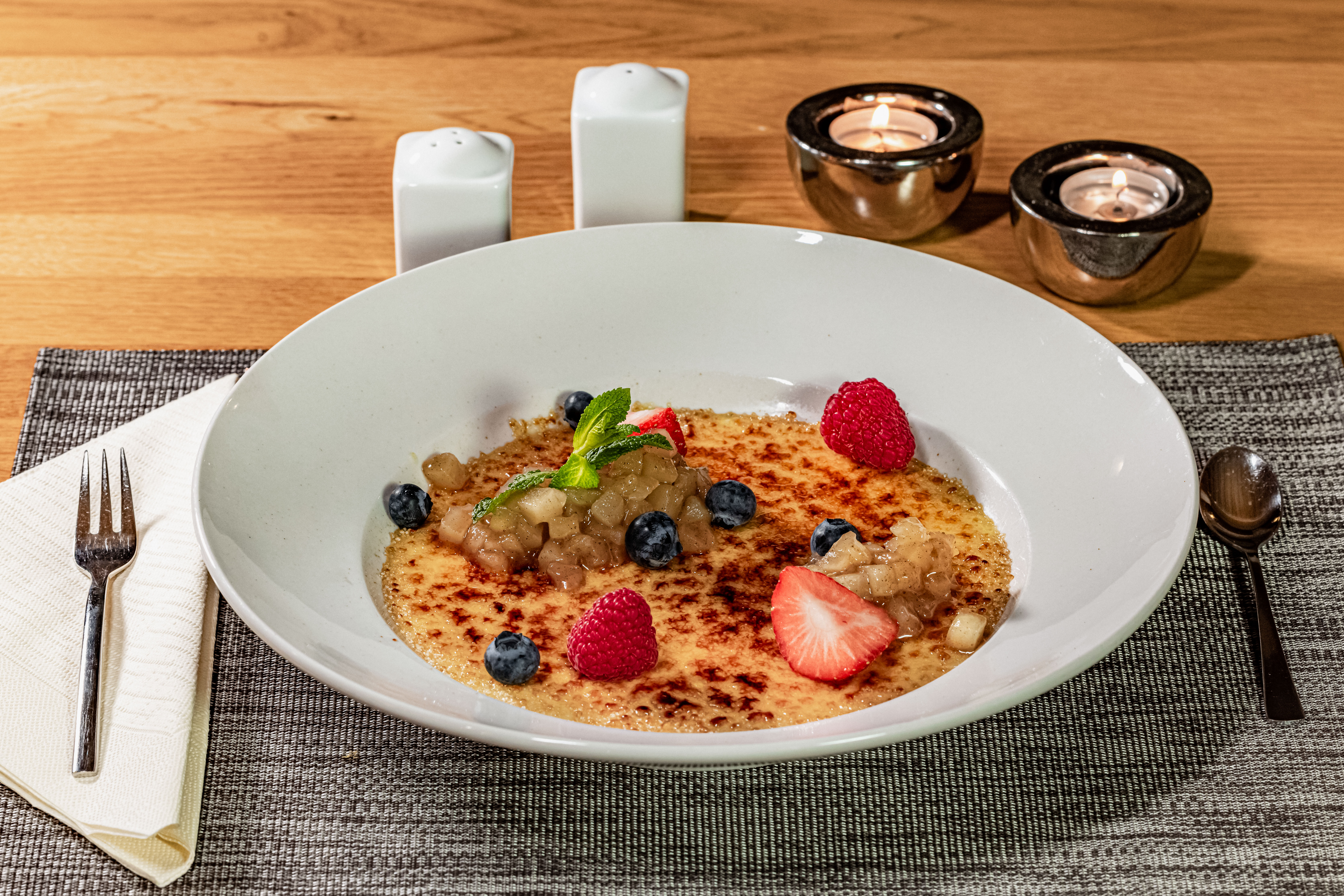 Restaurant: nawu_Restaurant_Nachspeise_Creme_Brulee - nawu Restaurant