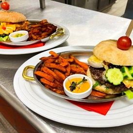 Restaurant: verschiedene Burger gibt es immer am Donnerstag ab 17:30 bis 21:00Uhr  - pure CUISINE by GAVESI
