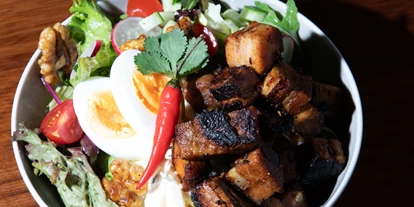 Essen-gehen - Jois - BELLY BOWL. Schwein. Krautsalat. Ei. Nuss. Honig. Chili. - SERVUS Parndorf