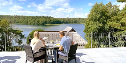 Essen-gehen - Ambiente: klassisch - Restaurant THE VIEW - Van der Valk Naturresort Drewitz - Terrasse  - Restaurant THE VIEW - Van der Valk Naturresort Drewitz
