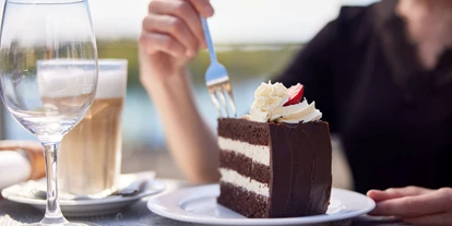 Essen-gehen - Ambiente: klassisch - Restaurant THE VIEW - Van der Valk Naturresort Drewitz - selbstgemachte Torten und Kuchen - Restaurant THE VIEW - Van der Valk Naturresort Drewitz