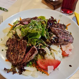 Restaurant: Longa Stubn Steak Salat  - Gasthof & Appartements Longa Stub´n