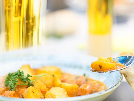 Restaurant: Mittagessen von 11:30-14:30 Uhr
von Montag - Samstag
Sonn- & Feiertage geschlossen - ladestation - Gastronomie im Haus der Digitalisierung