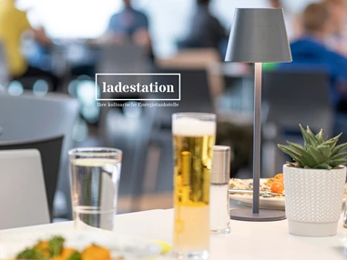 Restaurant: Mittagessen von 11:30-14:30 Uhr
von Montag - Samstag
Sonn- & Feiertage geschlossen - ladestation - Gastronomie im Haus der Digitalisierung