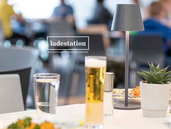 Restaurant: Mittagessen von 11:30-14:30 Uhr
von Montag - Samstag
Sonn- & Feiertage geschlossen - ladestation - Gastronomie im Haus der Digitalisierung
