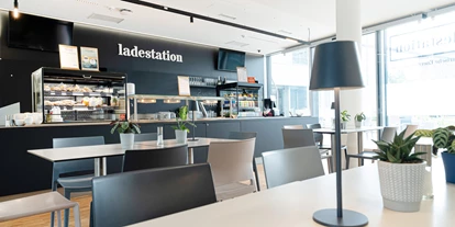Essen-gehen - PLZ 3430 (Österreich) - Egal wie du dich stärken möchtest, im Restaurant „ladestation“ wählst du zwischen Gerichten, die wir täglich frisch – vorrangig mit heimischen Produkten - für dich zubereiten. Zum hier Genießen oder zum Mitnehmen. - ladestation - Gastronomie im Haus der Digitalisierung