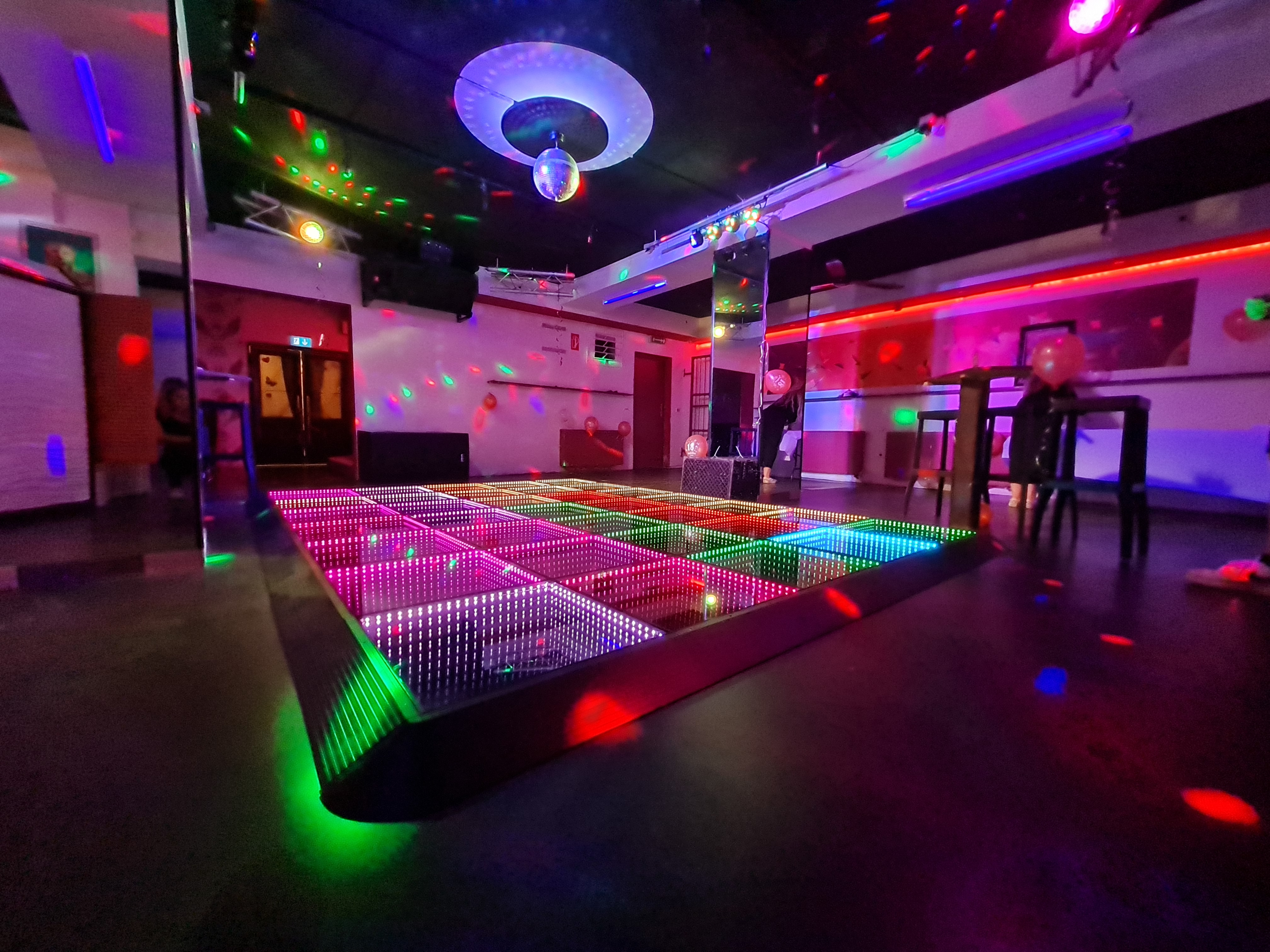 Essen-gehen - Sachsen-Anhalt - Diskothek WERK II - WERK II Biere  Restaurant & Eiscafe Lisa 