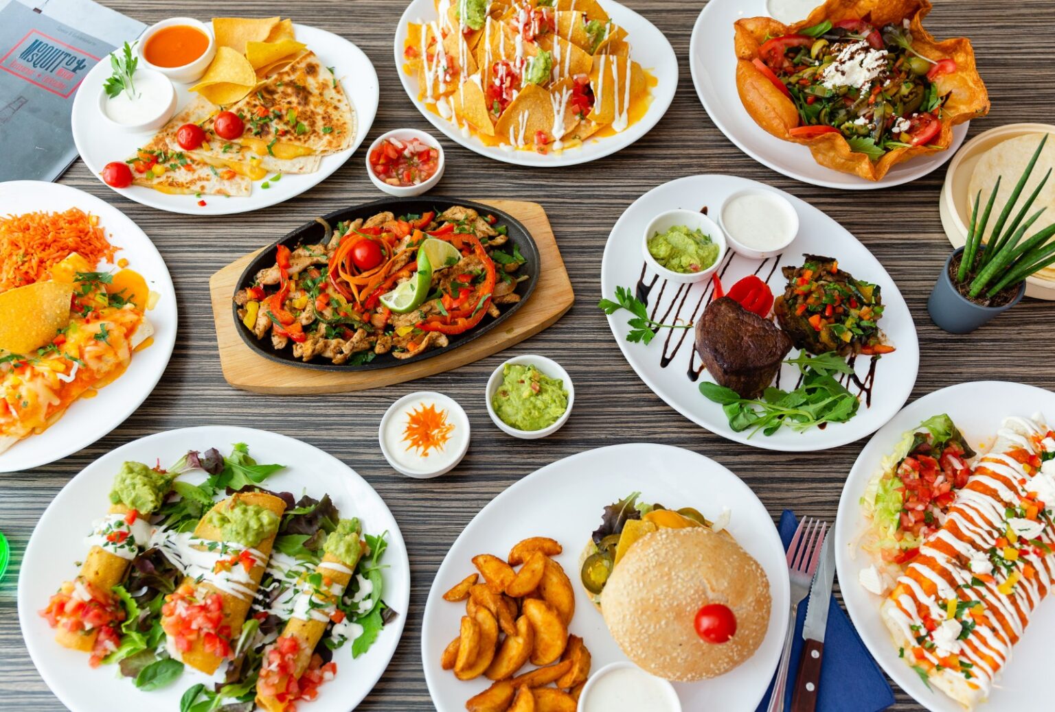 Essen-gehen - Schwechat - Bei uns wird das gemeinsame Genießen großgeschrieben! 🍜🎉 Entdeckt köstliche, authentische Aromen der Mexikanischen Küche und teilt besondere Momente mit Freunden! 🥢✨ - Mosquito Mexican Restaurant & Cocktialbar