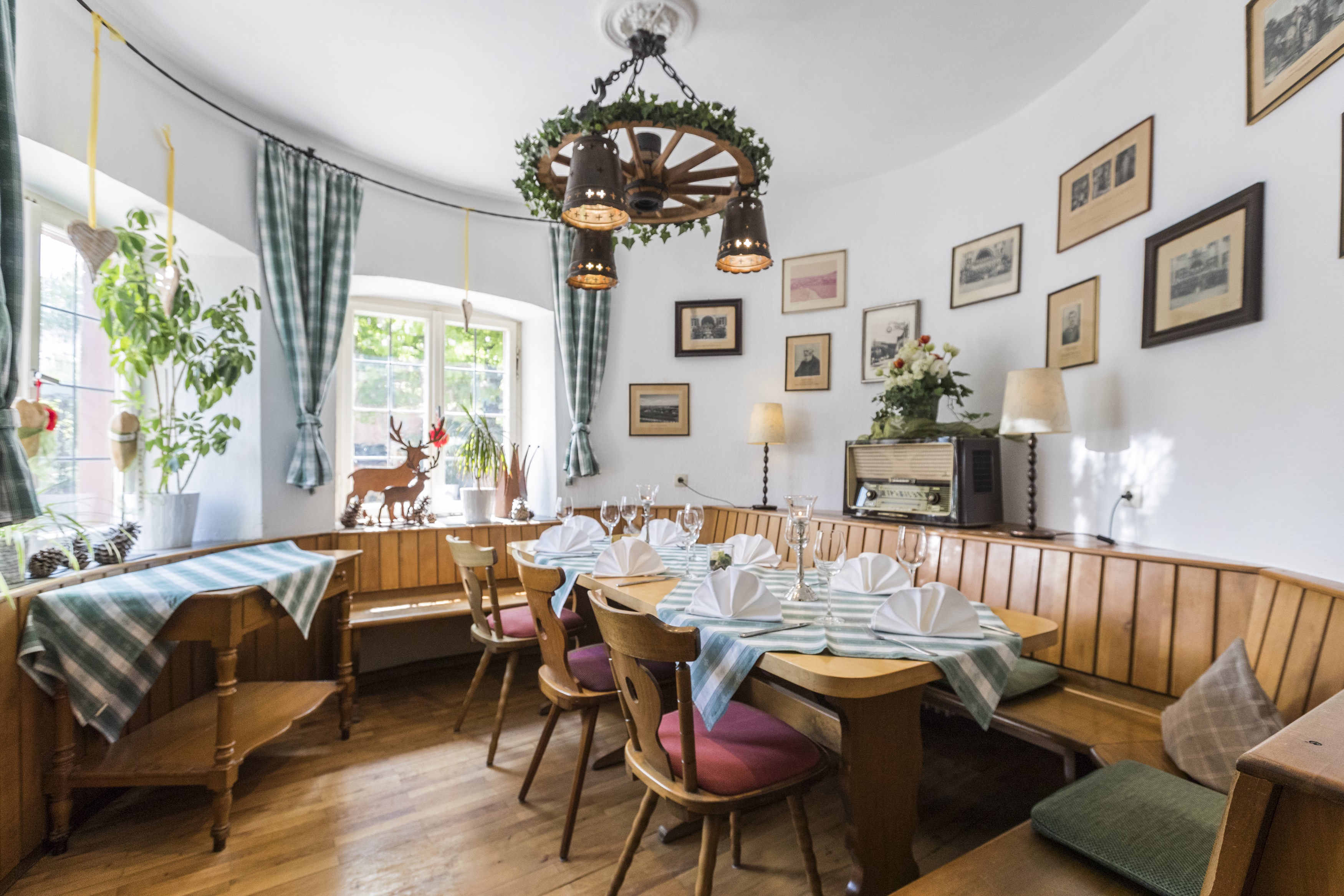 Essen-gehen - PLZ 79219 (Deutschland) - Hotel Restaurant Zum Ochsen