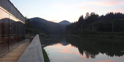 Essen-gehen - Mostviertel - Unser See im Abendrot, die Idylle pur kann auf dem Seebalkon oder der Seeterrasse genossen werden. - Seegasthaus Ötscher-Basis
