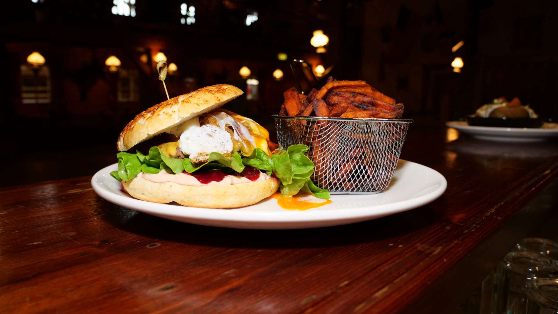 Essen-gehen - Live Musik abends - Angus Rind Burger - Restaurant Western Steakhouse Zillertal