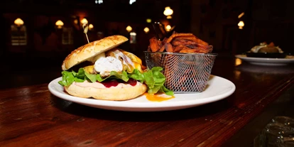 Essen-gehen - Ambiente: klassisch - Angus Rind Burger - Restaurant Western Steakhouse Zillertal