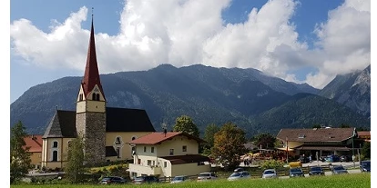 Essen-gehen - Fügenberg - Hl. Notburgakirche in Eben-Maurach - Maurach am Achensee
Die Pfarr- und Wallfahrtskirche St. Notburga - Kirchenwirt Maurach am Achensee mit Kinderspielplatz