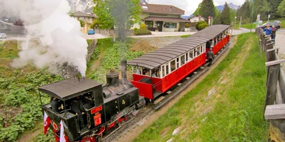 Essen-gehen - Fügenberg - Haltestelle Achensee Zahnradbahn gleich hinterm Kirchenwirt - Kirchenwirt Maurach am Achensee mit Kinderspielplatz