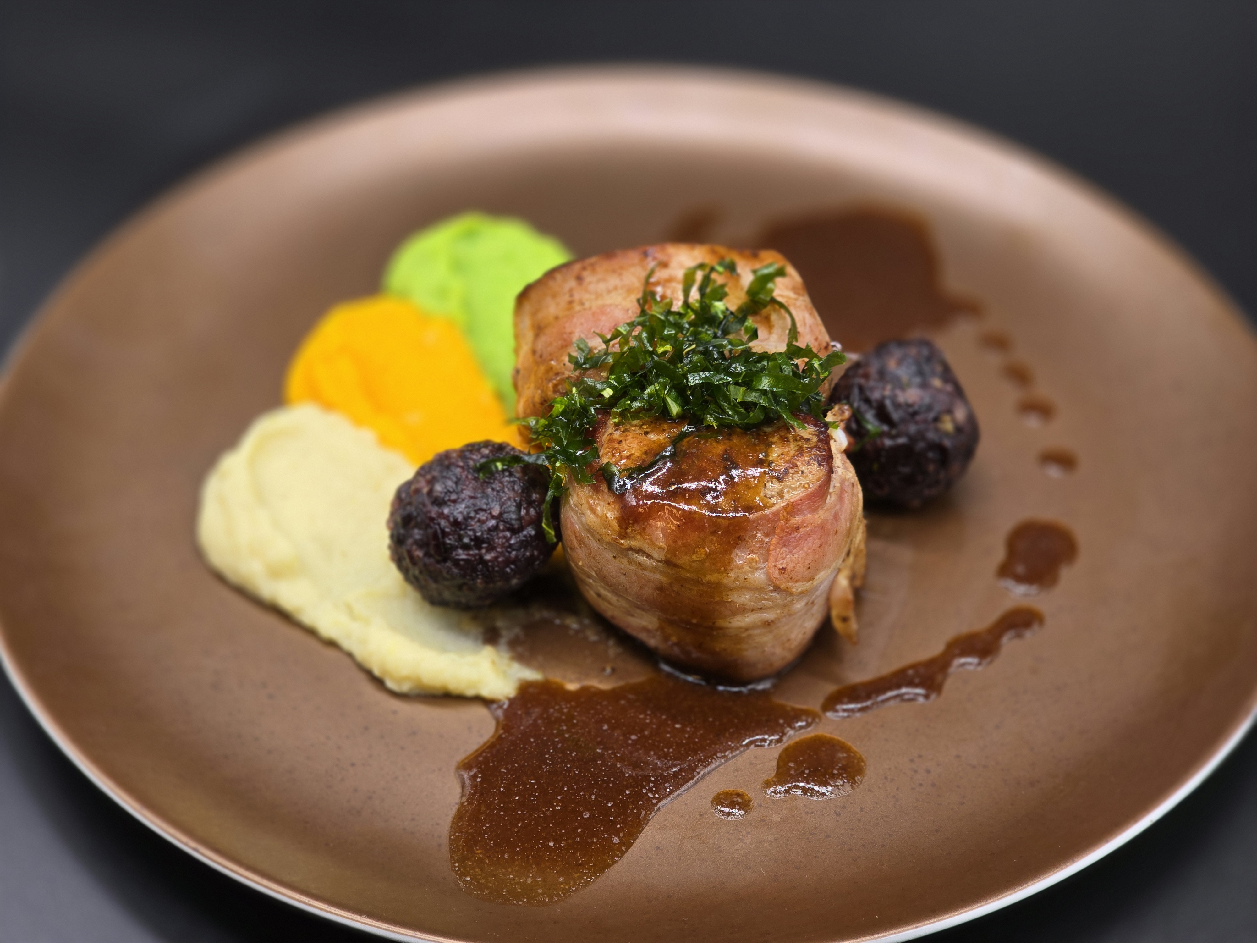 Restaurant: Kalbsmedaillon mit Püree-Trio - Amarals Restaurant