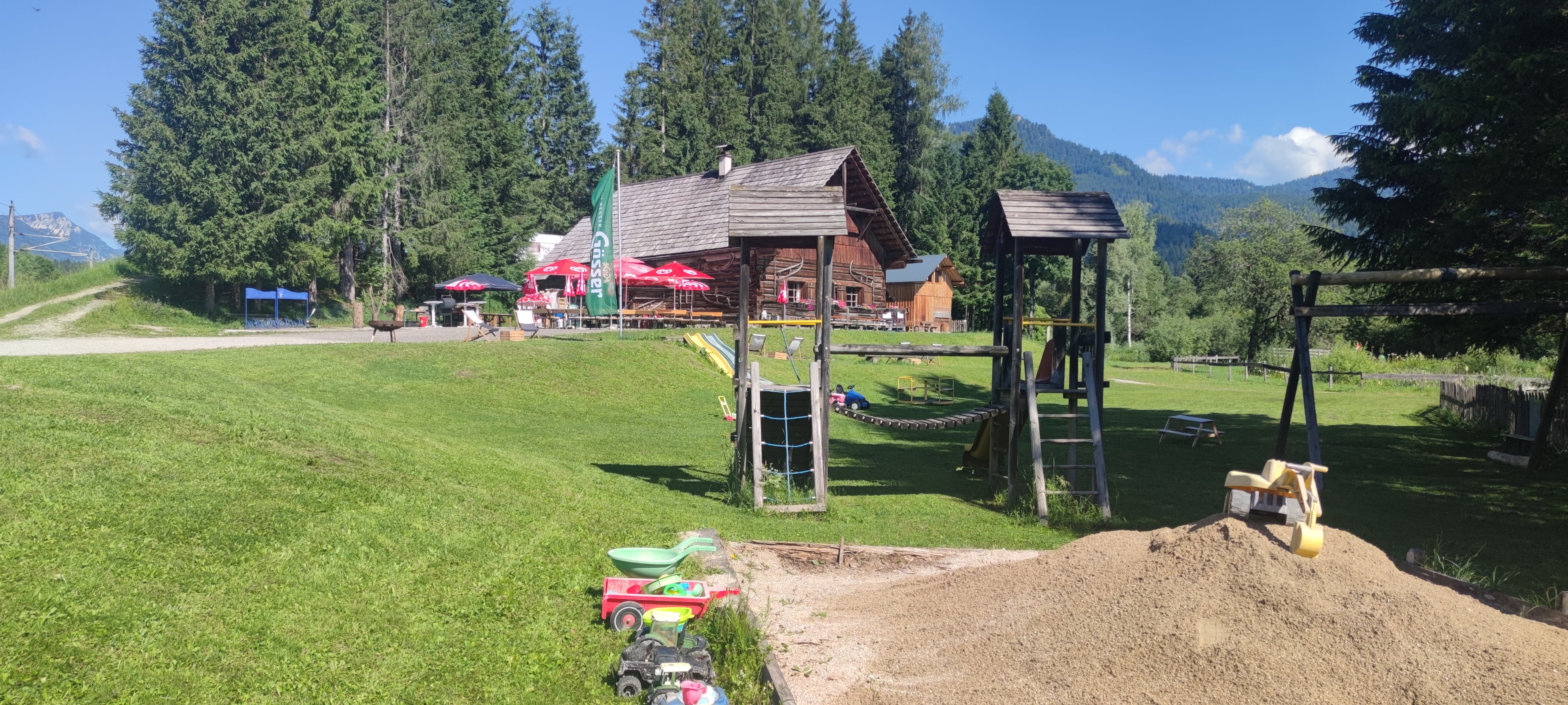 Essen-gehen - Art der Küche: österreichisch - Ausseerland - Salzkammergut - Alm mit Spielplatz von außen - Eselalm