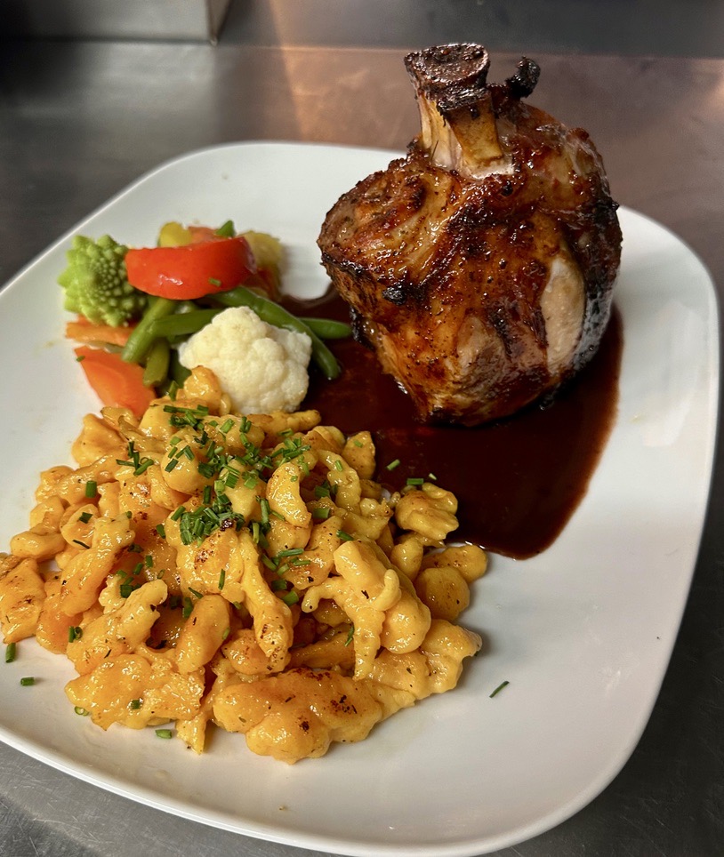 Restaurant: Schweins Haxe - Restaurant Traube