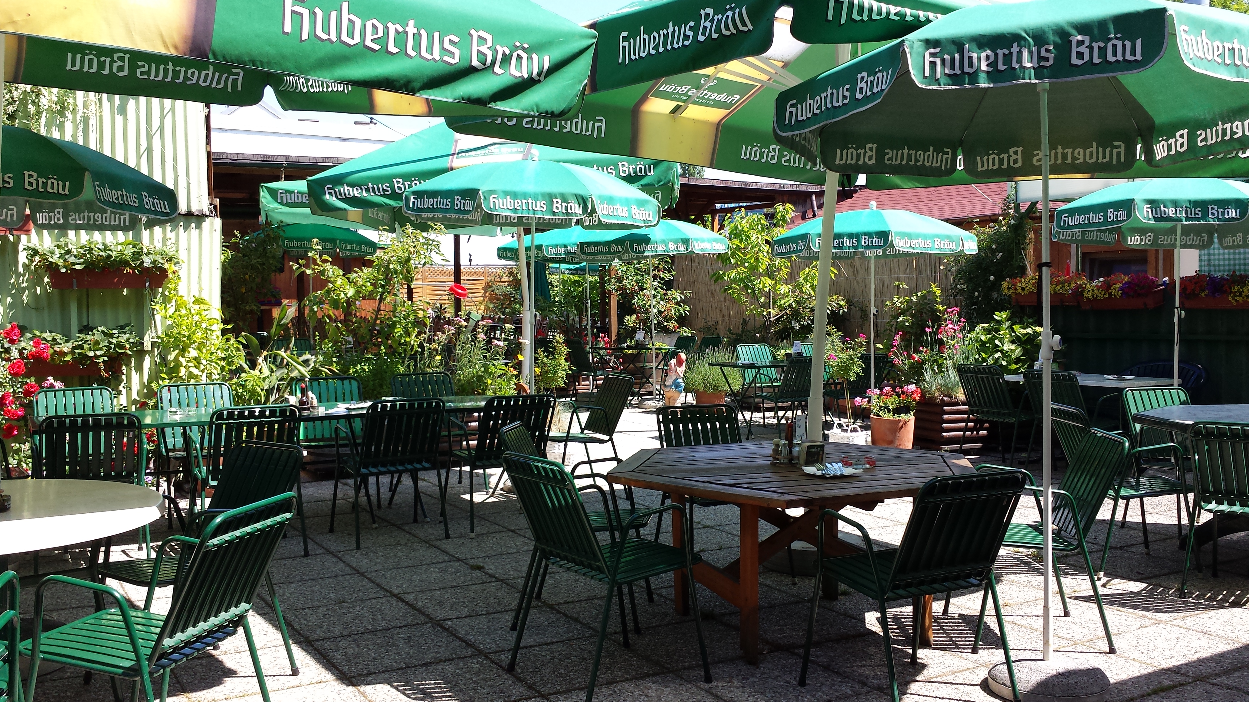 Essen-gehen - grüner Gastgarten - Wien Mariahilf - Hubertus Stadl