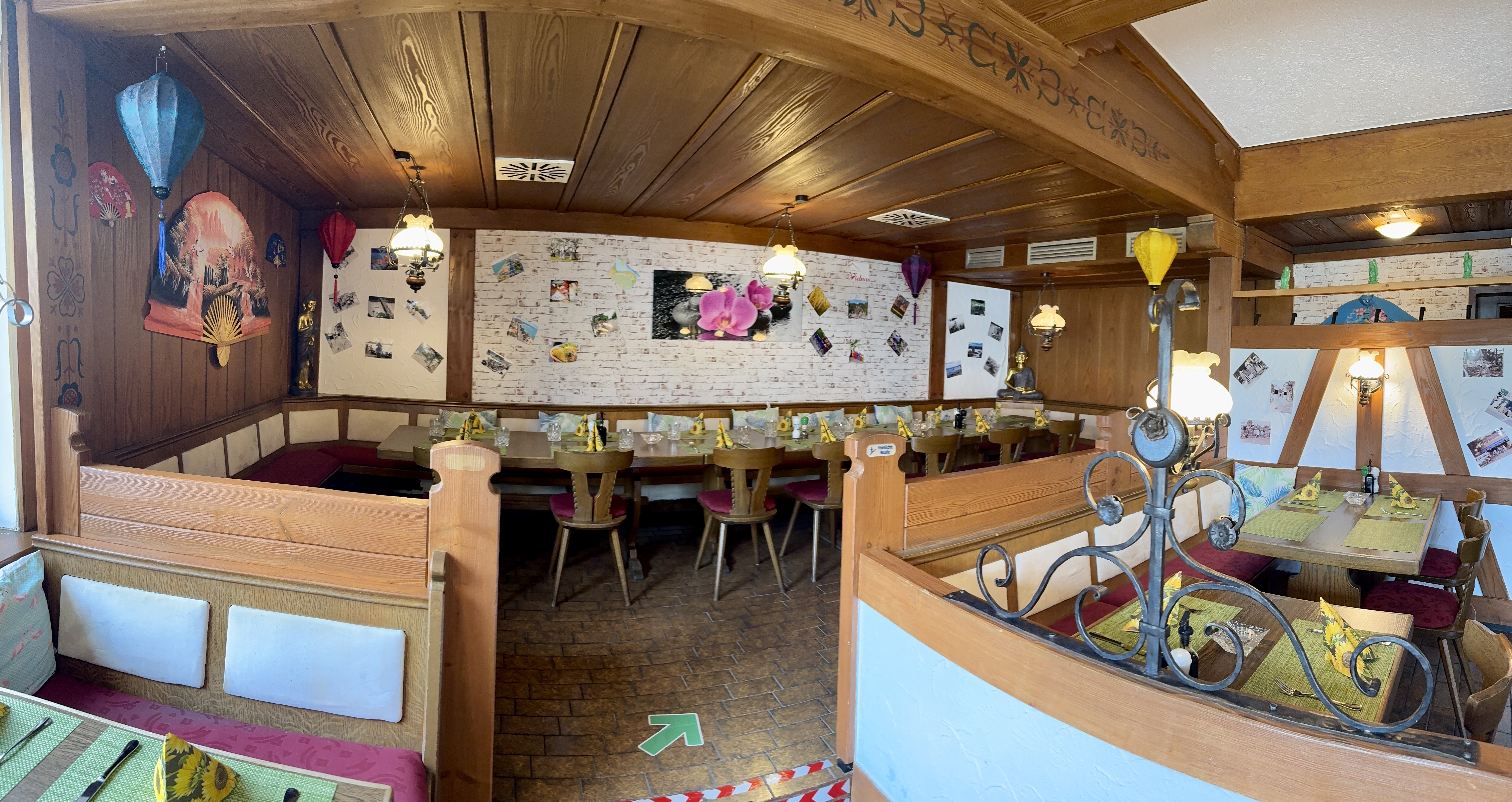 Restaurant: WARME KÜCHE DURCHGEHEND VON MONTAG BIS DIENSTAG um 17:00h bis 22:00h - MITTWOCH BIS SAMSTAG um 12:00h bis 22:00h - SONNTAG und FEIERTAG um 11:30h bis 21:00h.

Zwanglos - Gemütlich - Terrasse - Free Wifi - Parkplätze - Klimatisiert - Haustiere freundlich - 5% Preisnachlass für Barzahlung und GiroCard - Akzeptiert: Barzahlung - EC - Kreditkarte und Apple Pay - Alles Speisen auch zum Mitnehmen! Täglich frische warme Speise, fettarme und Vitaminreiche - Wir freuen uns auf Ihren Besuch! - Gratis Aperitif - Gratis Dessert -
WhatsApp: 0151 57567664
Handynummer: 0152 15771637 - Vietnamesische REISKORN Restaurant Metzingen 