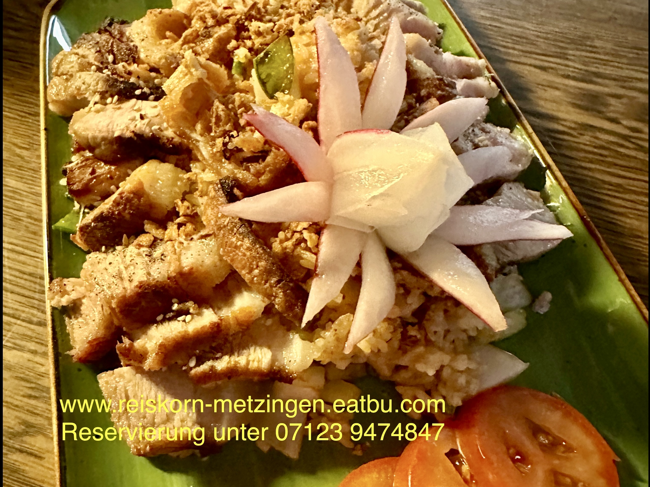 Restaurant: WARME KÜCHE DURCHGEHEND VON MONTAG BIS DIENSTAG um 17:00h bis 22:00h - MITTWOCH BIS SAMSTAG um 12:00h bis 22:00h - SONNTAG und FEIERTAG um 11:30h bis 21:00h.

Zwanglos - Gemütlich - Terrasse - Free Wifi - Parkplätze - Klimatisiert - Haustiere freundlich - 5% Preisnachlass für Barzahlung und GiroCard - Akzeptiert: Barzahlung - EC - Kreditkarte und Apple Pay - Alles Speisen auch zum Mitnehmen! Täglich frische warme Speise, fettarme und Vitaminreiche - Wir freuen uns auf Ihren Besuch! - Gratis Aperitif - Gratis Dessert -
WhatsApp: 0151 57567664
Handynummer: 0152 15771637 - Vietnamesische REISKORN Restaurant Metzingen 