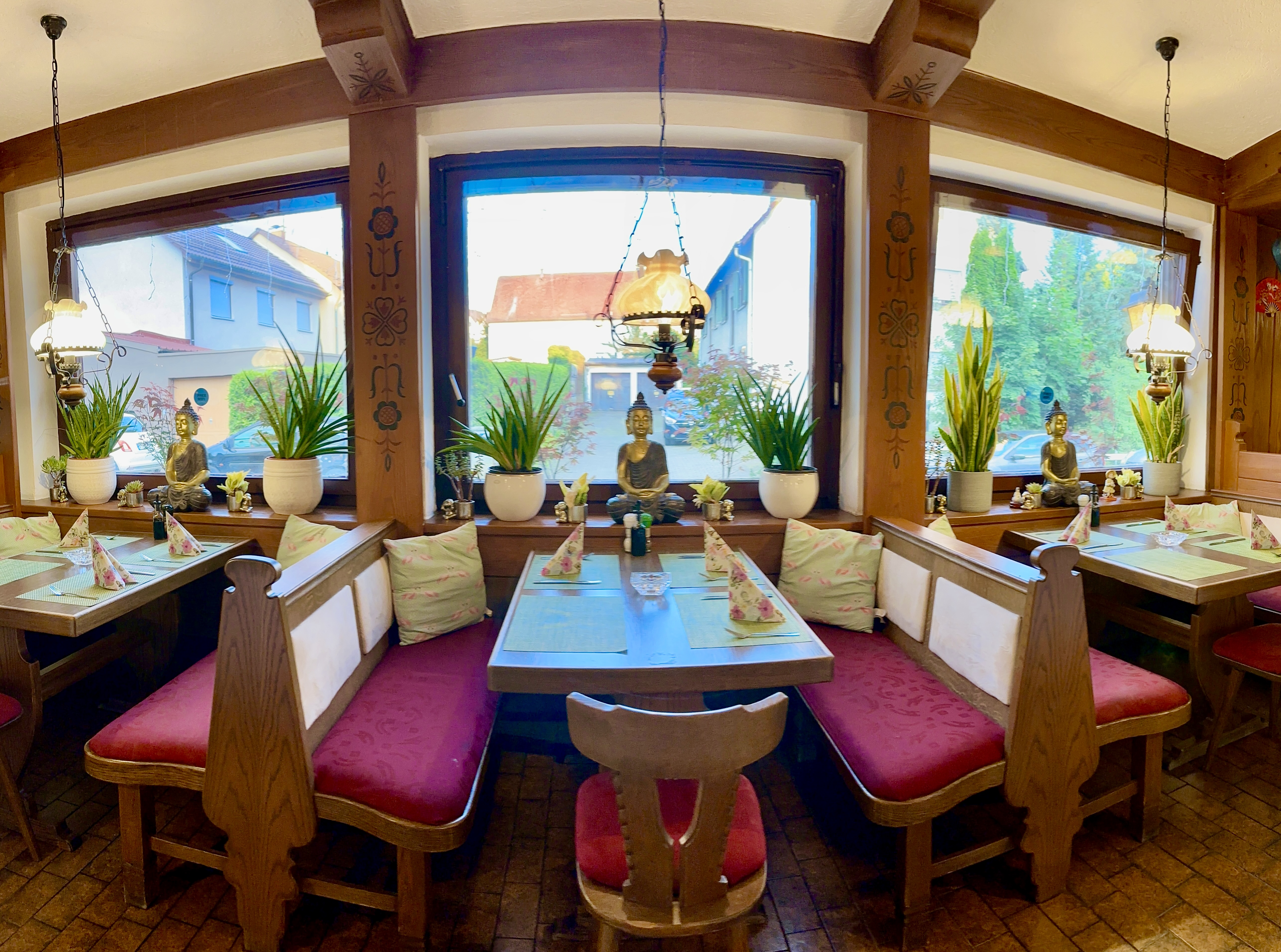 Restaurant: WARME KÜCHE DURCHGEHEND VON MONTAG BIS DIENSTAG um 17:00h bis 22:00h - MITTWOCH BIS SAMSTAG um 12:00h bis 22:00h - SONNTAG und FEIERTAG um 11:30h bis 21:00h.

Zwanglos - Gemütlich - Terrasse - Free Wifi - Parkplätze - Klimatisiert - Haustiere freundlich - 5% Preisnachlass für Barzahlung und GiroCard - Akzeptiert: Barzahlung - EC - Kreditkarte und Apple Pay - Alles Speisen auch zum Mitnehmen! Täglich frische warme Speise, fettarme und Vitaminreiche - Wir freuen uns auf Ihren Besuch! - Gratis Aperitif - Gratis Dessert -
WhatsApp: 0151 57567664
Handynummer: 0152 15771637 - Vietnamesische REISKORN Restaurant Metzingen 