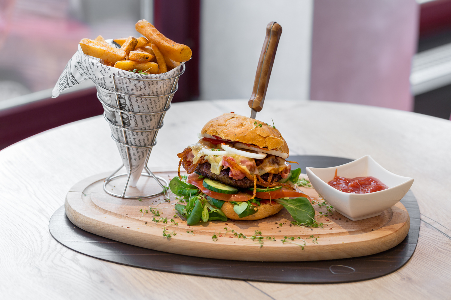 Essen-gehen - grüner Gastgarten - Wien Mariahilf - Burger - GO!Wien