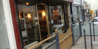 Essen-gehen - Sitzplätze im Freien - Wien Wieden - Außenansicht - Cafe Plauscherl
