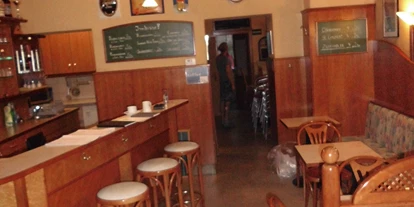 Essen-gehen - Sitzplätze im Freien - Wien Wieden - Innenansicht - Cafe Plauscherl