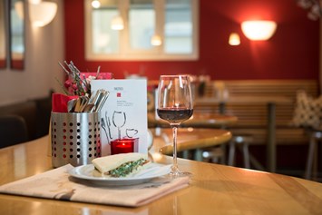Restaurant: Der gemütliche Gastraum.
Foto © Thomas Genser - Fasties food, wine & coffee