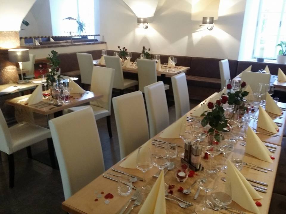 Essen-gehen - PLZ 5232 (Österreich) - Schlossstube - Stadtplatz 1