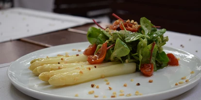 Essen-gehen - Sitzplätze im Freien - Wien Wieden - Spargel-Frühlings-Salat - Witwe Bolte