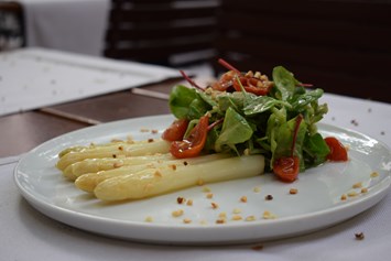 Restaurant: Spargel-Frühlings-Salat - Witwe Bolte