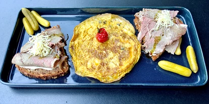 Essen-gehen - Sitzplätze im Freien - Wien Wieden - Steirisches Kraft-Frühstück - Zuckergoscherl am Rochusmarkt