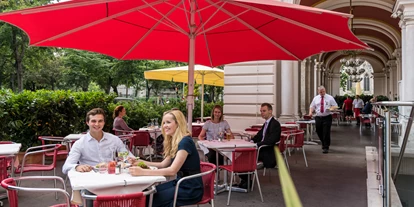 Essen-gehen - Sitzplätze im Freien - Wien Wieden - Schanigarten Restaurant Roth - Roth