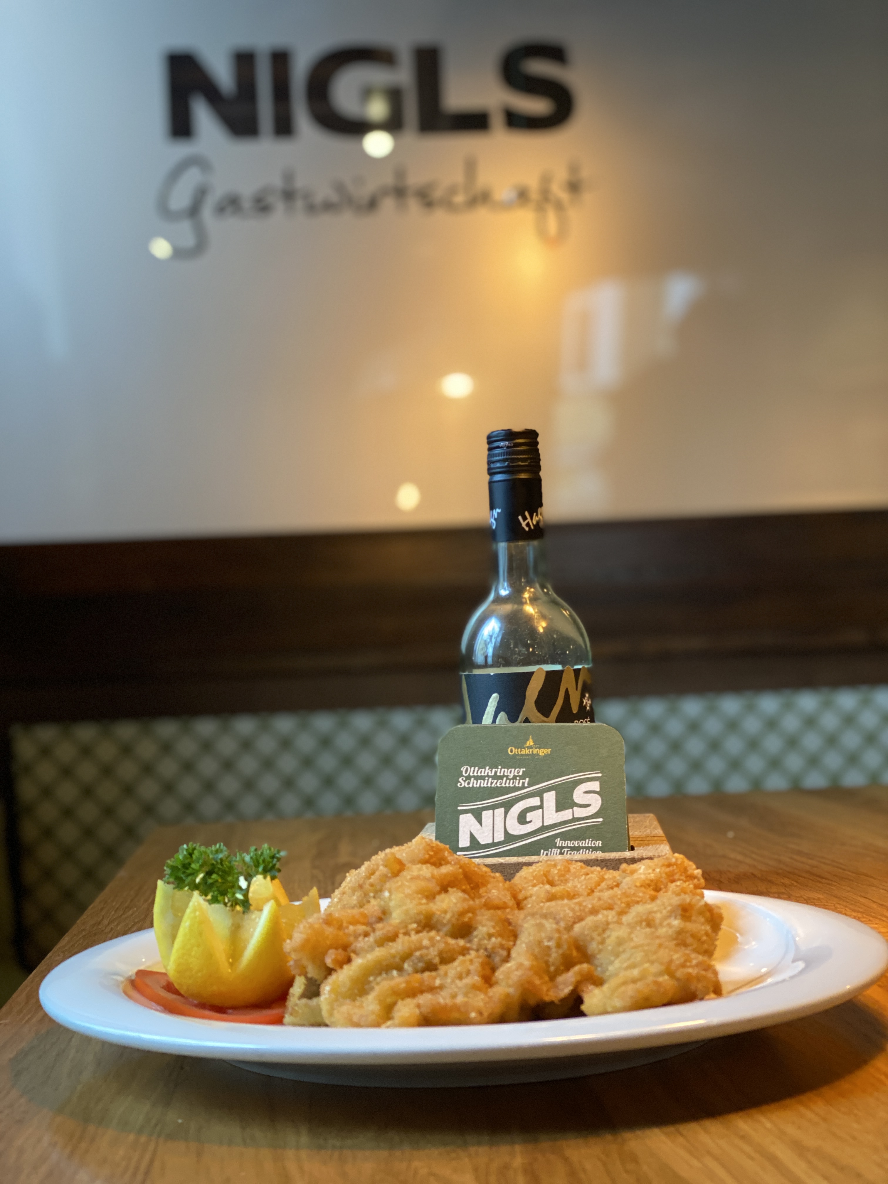 Essen-gehen - grüner Gastgarten - Wien Mariahilf - knuspriges Schnitzerl - Nigls Gastwirtschaft