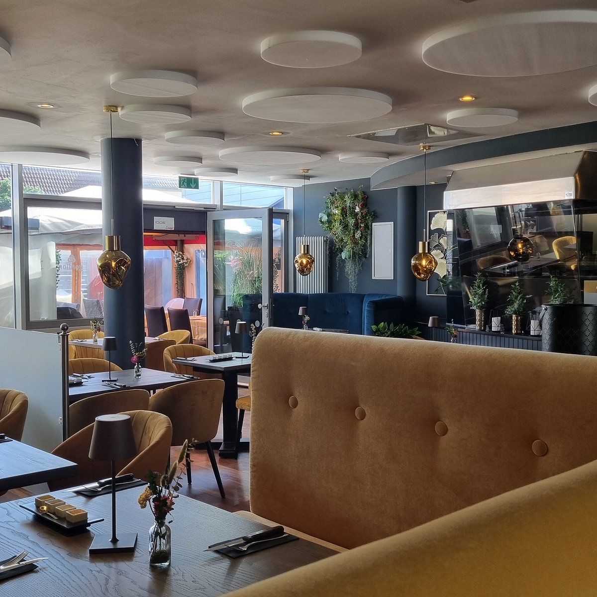 Essen-gehen - grüner Gastgarten - Allgäu / Bayerisch Schwaben - Lounge Mediterranee