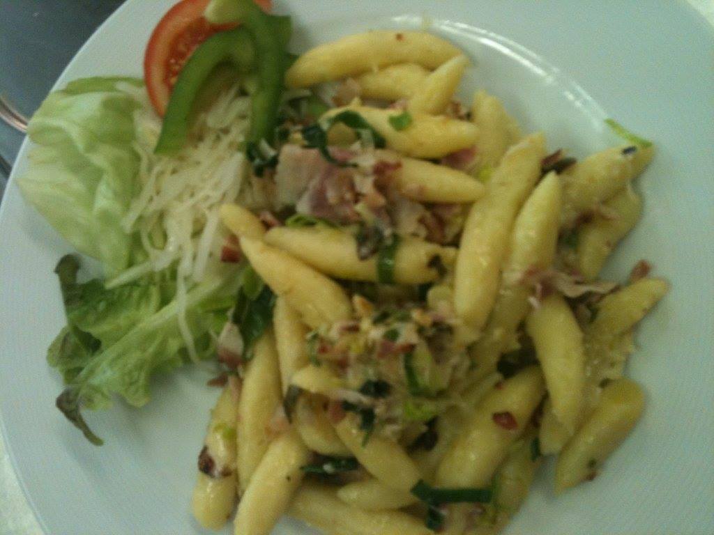 Essen-gehen - grüner Gastgarten - Wien Mariahilf - Mittagsmenü - Wiesenstadt