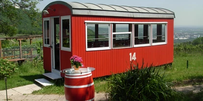 Essen-gehen - Korneuburg - Riesenradwaggon bei Heuriger Sirbu -  Heuriger Sirbu