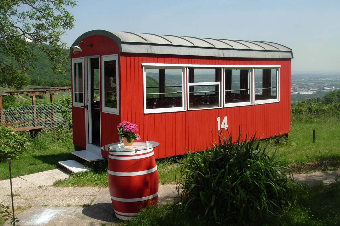 Restaurant: Riesenradwaggon bei Heuriger Sirbu -  Heuriger Sirbu