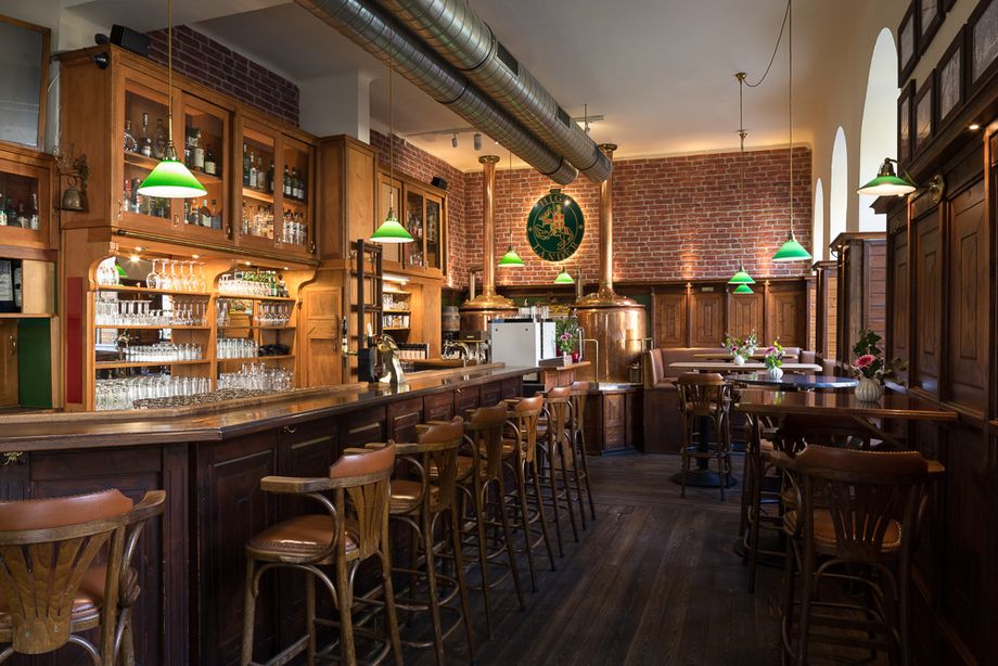 Essen-gehen - grüner Gastgarten - Wien Mariahilf - The Highlander