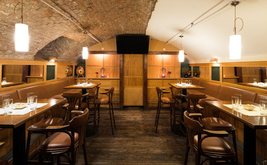 Essen-gehen - grüner Gastgarten - Wien Mariahilf - The Highlander