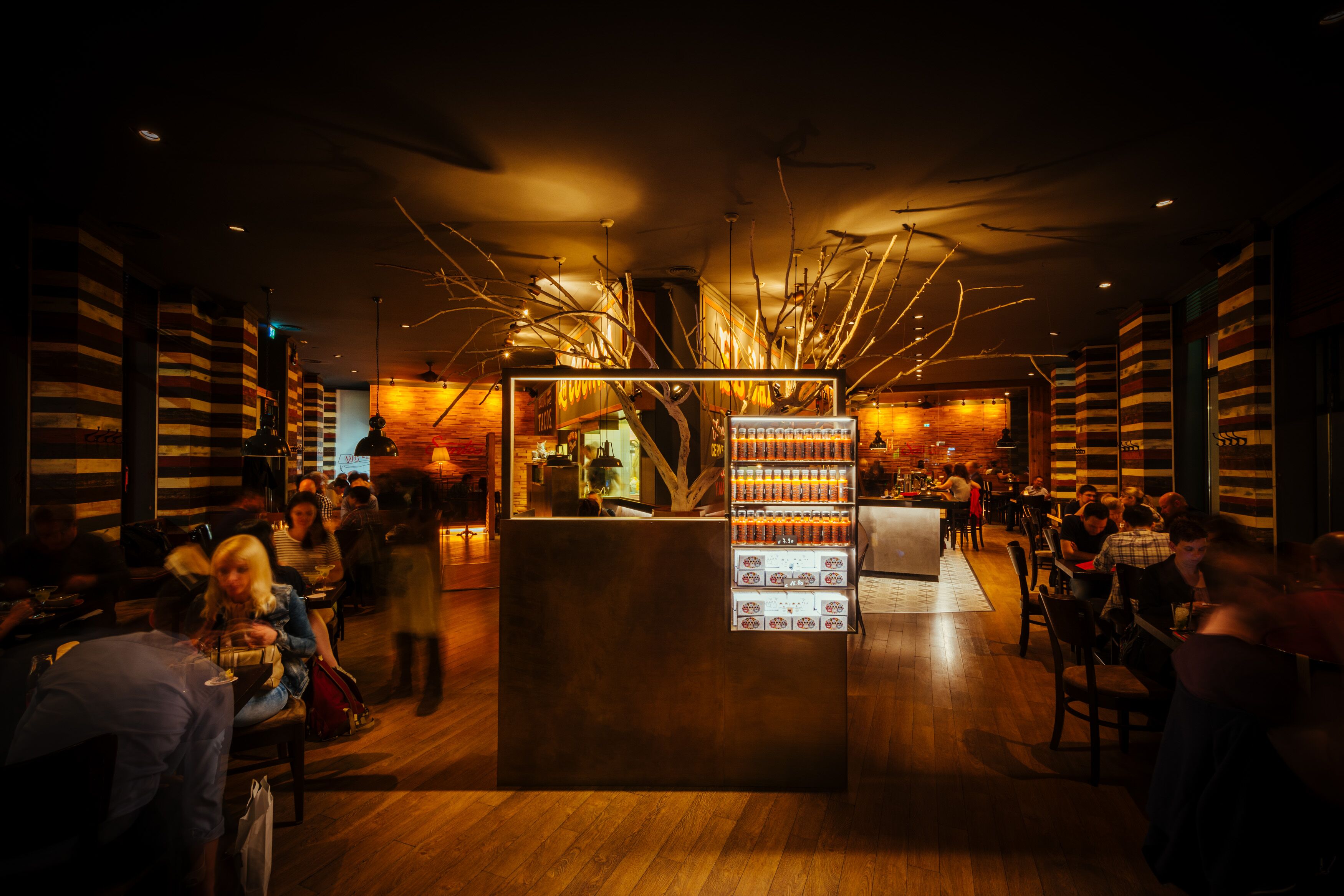 Essen-gehen - Schwechat - Santos Wieden