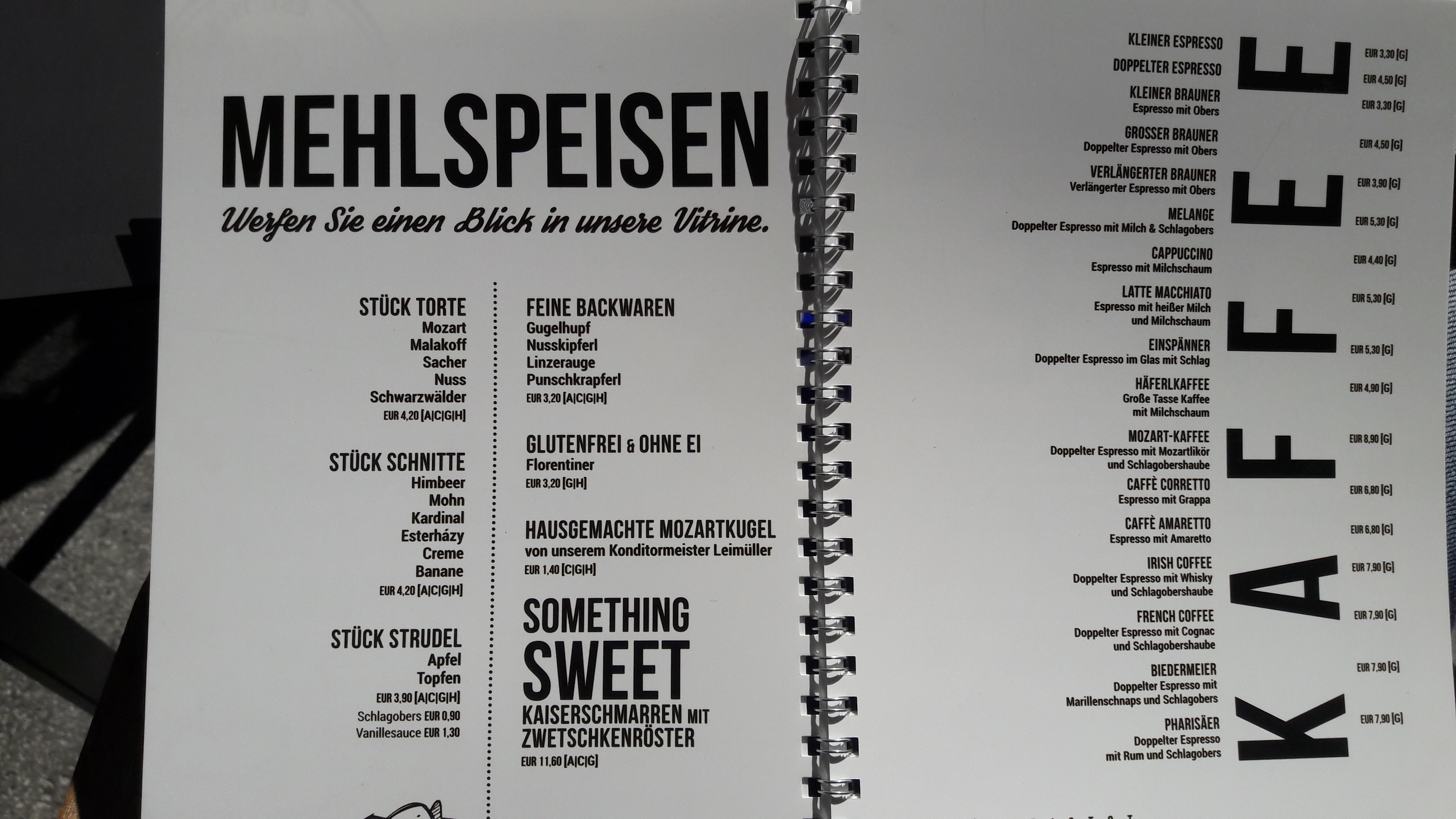 Essen-gehen - Sitzplätze im Freien - Tennengau - Nicht besonders günstig aber angesichts der Qualität und der Lage empfehlenswert. - Café Glockenspiel