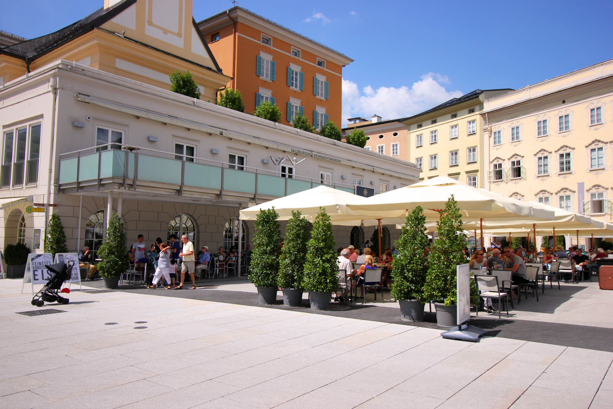 Essen-gehen - Sitzplätze im Freien - Tennengau - Café Glockenspiel