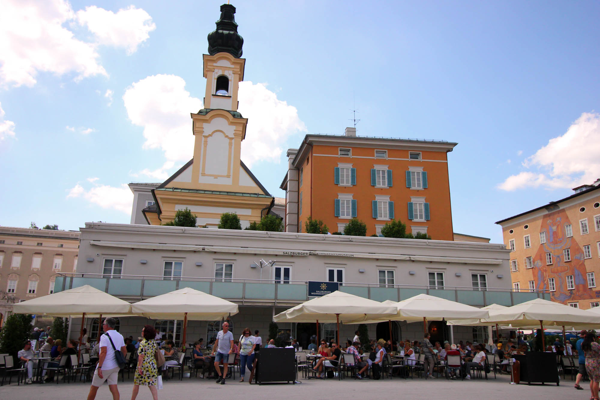 Essen-gehen - Sitzplätze im Freien - Tennengau - Café Glockenspiel
