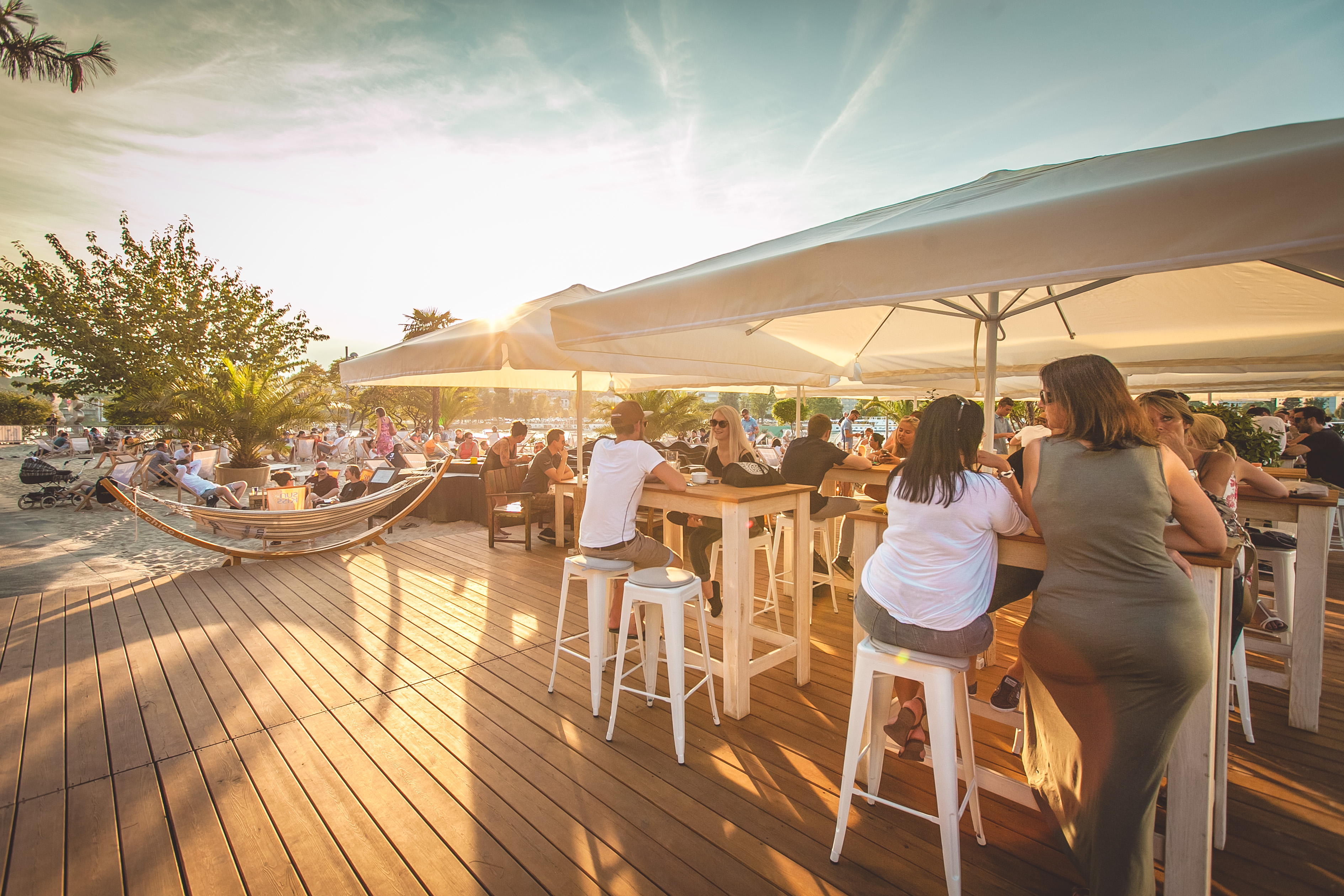 Essen-gehen - Live Musik abends - Sandburg – Strand küsst Bar