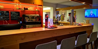 Essen-gehen - Ambiente: klassisch - Bar "Insa's" mit Sky-Channel - Hapimag Resort Zell am See - Restaurant "Insa's"